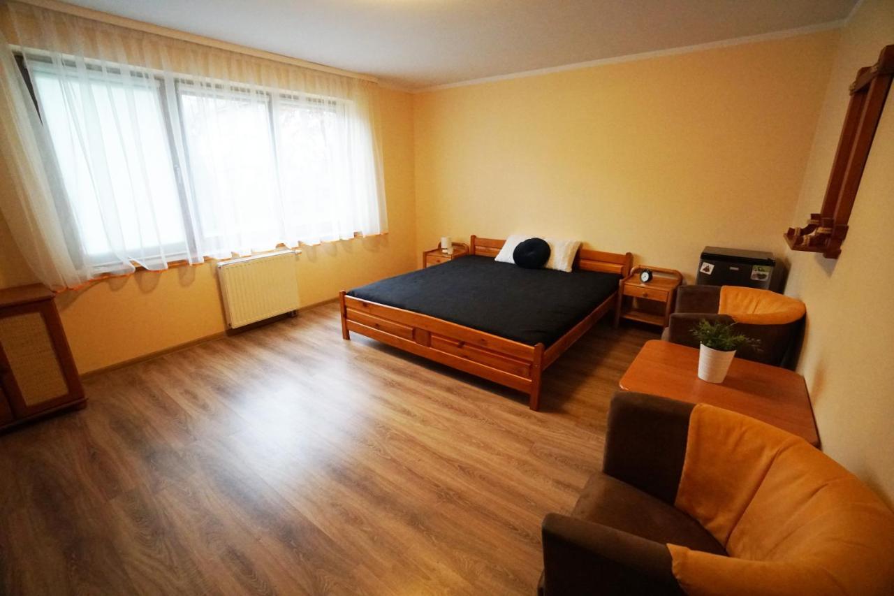 Willa Nad Oczkiem Bed & Breakfast ชวีโนวิชแจ ภายนอก รูปภาพ